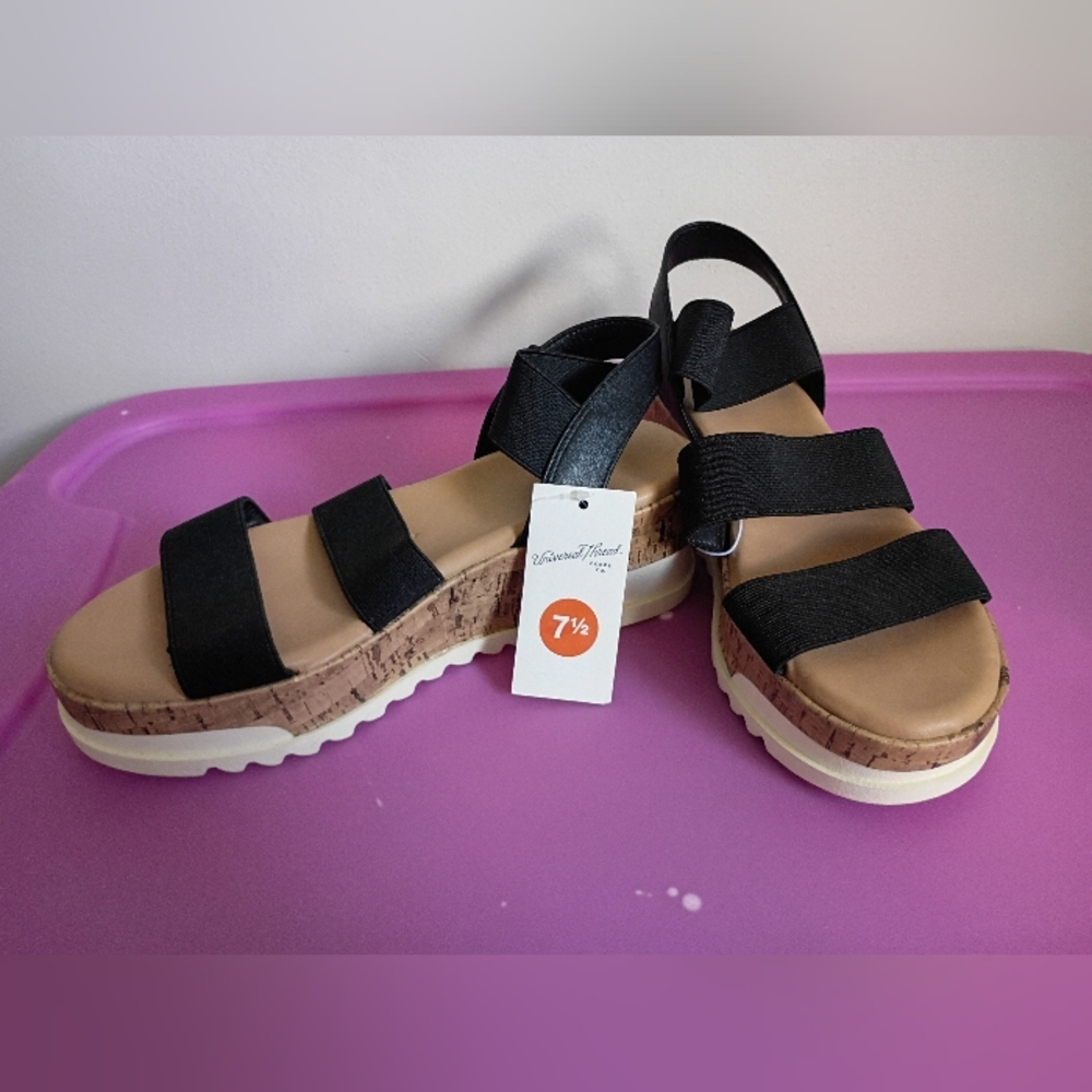 Universal Thread Black and Tan Women's Sandals